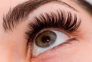 Extensión de Pestañas 1x1 en By Glam