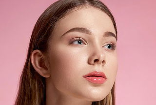 Relleno de entrecejo o nasogenianos con ácido hialurónico