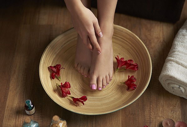 Manicure + Pedicure con Gelish + Parafina en Manos