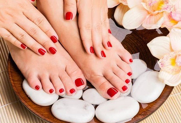 Manicure y Pedicure + Gel semipermanente + Bebida