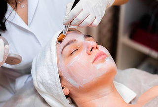 20 Unidades de Toxina Botulínica + Peeling Facial + REGALO