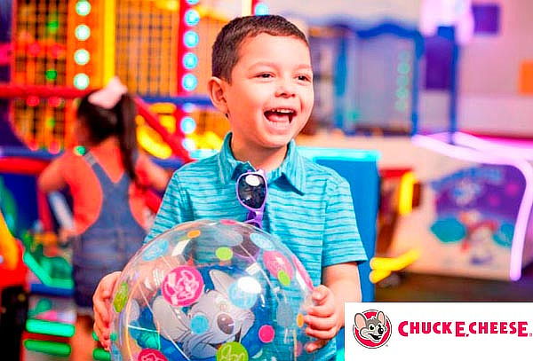 FIESTA: Paquete Básico para 10 Personas en Chuck Cheese® 