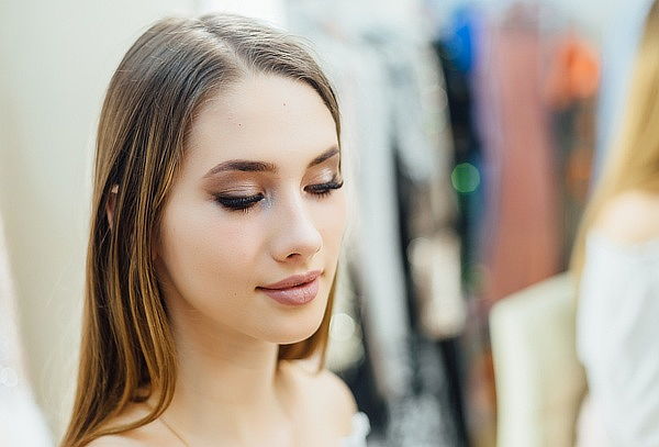 Pestañas Clásicas + Planchado de Cejas + Diseño y Depilación