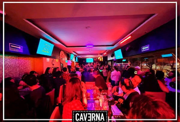 Caverna Nápoles: TODO lo que puedas comer de Alitas + Bebida