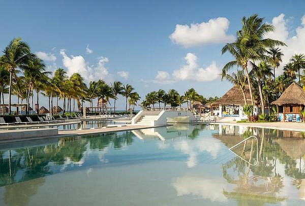 ¡Todo Incluído!Blue Bay Grand Esmeralda Riviera Maya para 2