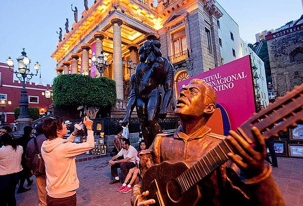 GTO: Festival CERVANTINO 2025 2D/1N + San Miguel de Allende