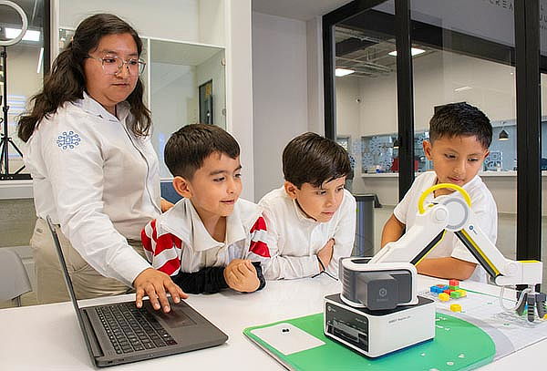 Acceso para Adulto + Niño en ACADEMI by KidZania