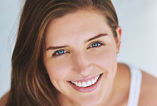 3 Resinas con terminado Zirconia Dra. Maria Elena Cruz Ramos