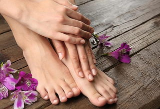 Manicure spa + Pedicure spa + Diseño en gel