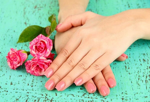 Manicure + Gel color + Laminado de Cejas