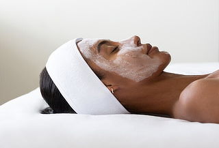 Limpieza Facial + Exfoliacion + Yoga Facial + Mascarilla