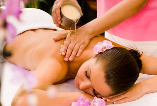 Masaje relajante cuerpo completo con aceites naturales