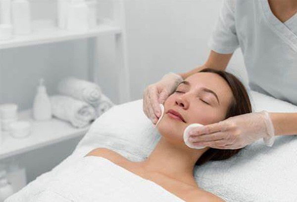 2X1 Limpieza Facial + Peeling + Hidratación Profunda