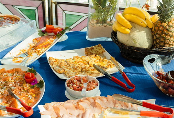 Sábado o domingo: Brunch en Bellini: Buffet + Bebida 