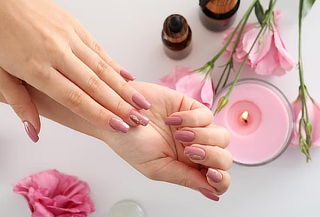 Manicure Ruso + Exfoliante + Gelish