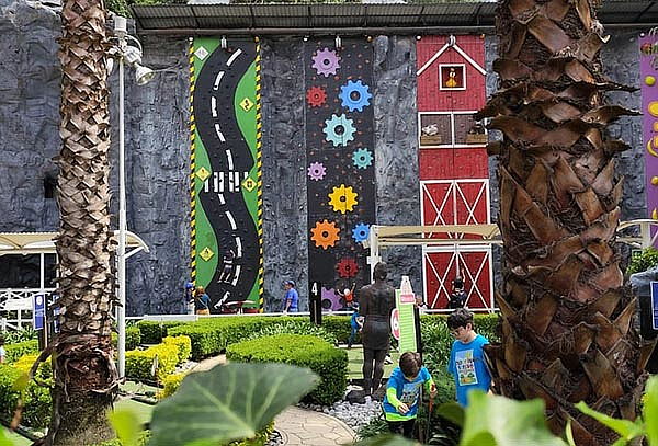 Acceso general a Granja Las Américas + Reptiles 