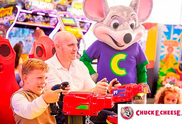 COMBO Pizza GDE + 2 Refrescos + 90 juegos en Chuck E. Cheese