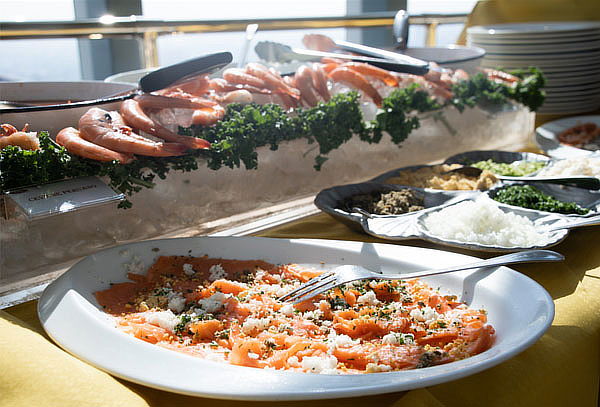 Sábado o domingo: Brunch en Bellini: Buffet + Bebida 