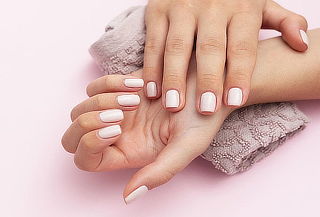 Nailcare para tus uñas: Gel con tono liso + vitaminas & más