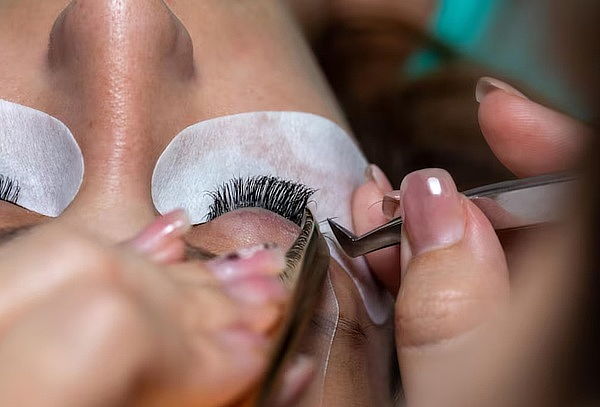 Extensión de Pestañas 1x1 Efecto Clásico o Hawaiano 