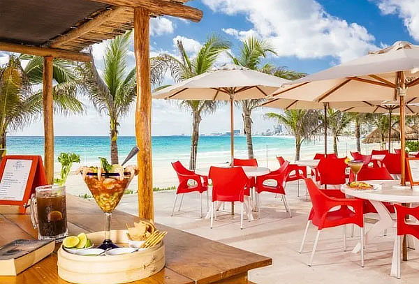 ¡Todo Incluido! 5D/4N Krystal Cancún para 2 + menores