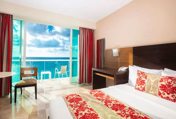 ¡Todo Incluido! 5D/4N Krystal Cancún para 2 + menores