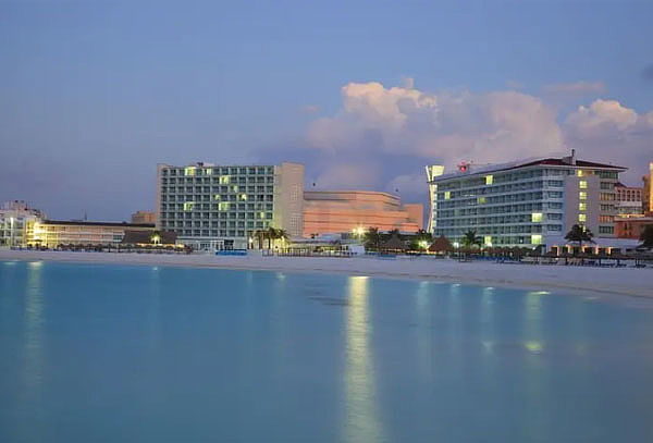¡Todo Incluido! 5D/4N Krystal Cancún para 2 + menores