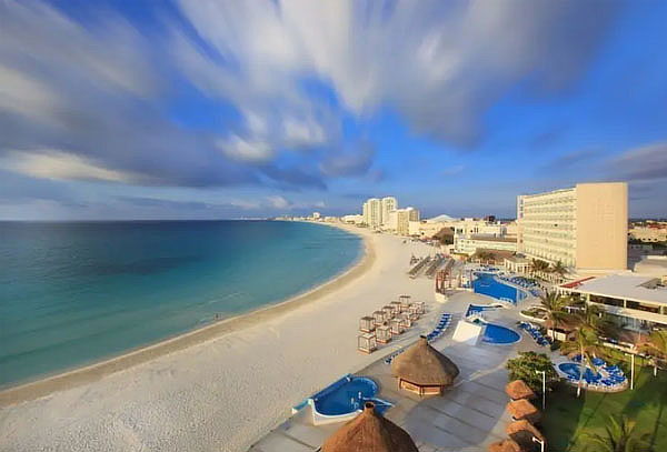 ¡Todo Incluido! 5D/4N Krystal Cancún para 2 + menores