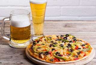 Empanada a elección + Pizza + Cervezas para 2 ¡Purabrasa!