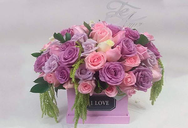 Arreglo Floral con 70 Rosas en Caja de Madera a Domicilio