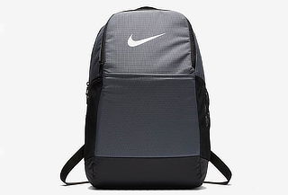 Mochila Nike Brasilia color negro con gris