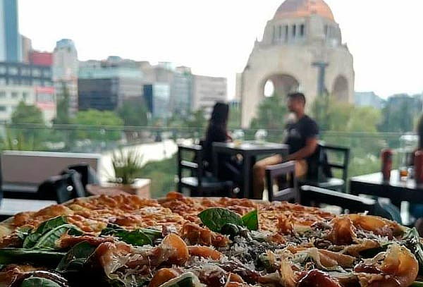 Pizza Especialidad +Cervezas ¡Vista al Monumento Revolución!