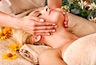 Facial 10 Etapas + Masaje Holístico, 100 Min. al 75%