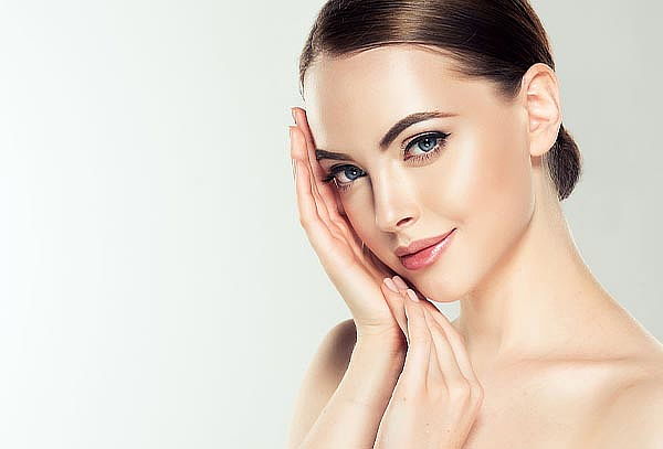 Aplicación de Hilos +Ácido Hialurónico+Peptidos Biomimeticos