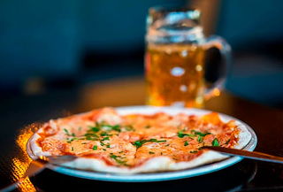 Hornería: Pizza Artesanal Grande + Pasta + 2