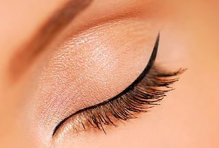 Delineado Permanente en Ojos + Anestesia y Diseño
