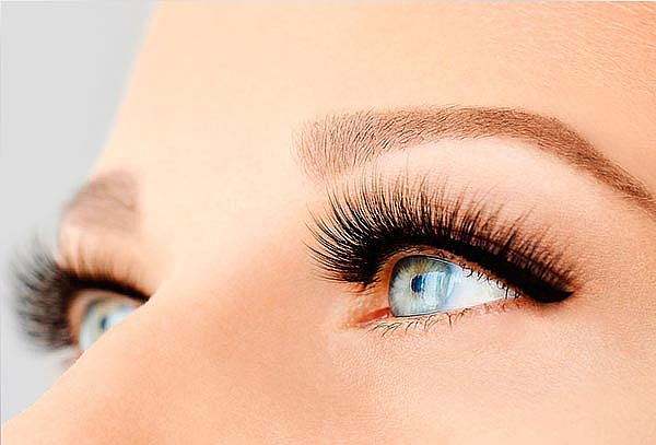 Pestañas estilo híbrido + Perfilado de ceja en Forever Lash
