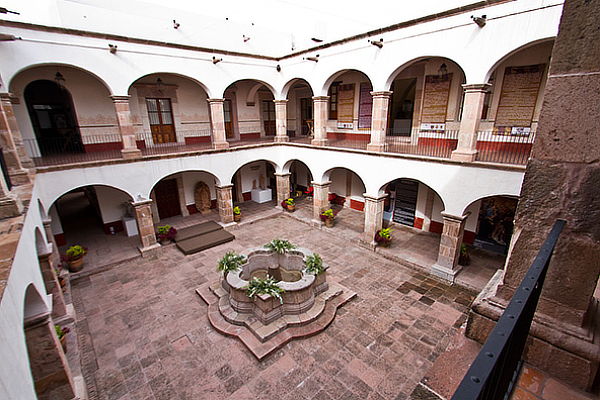 ¡Súper escapada a Querétaro! Habitación + tour + museo
