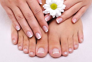 Manicure y pedicure ruso + Gel semipermanente.