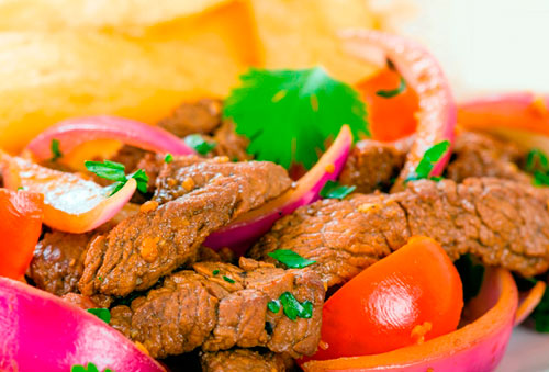Regístrate y obtén 50% de dcto. por Almuerzo buffet criollo con Show en vivo y más en Ajos & Cebollas ¡Disfruta del sabor y engánchate con el ritmo!