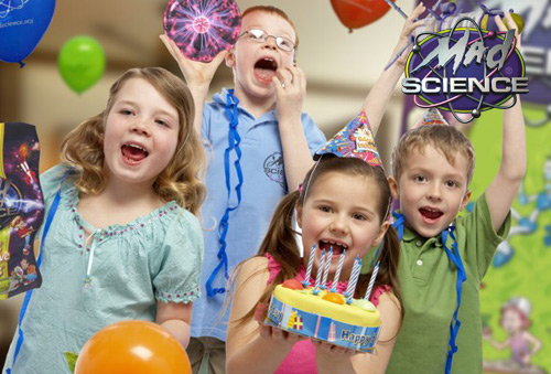 Fiesta Mad Science a domicilio para 35 niños + adicional (hielo seco o puaj o boligoma o diente de dinosaurio o algodón dulce) con Mad Science. Registrate GRATIS y consigue un ¡50% de Descuento!