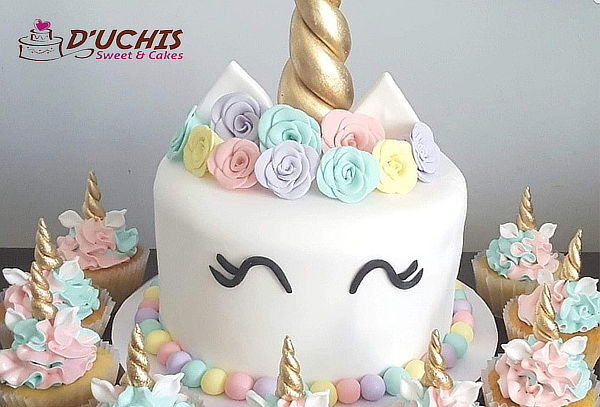 Torta Unicornio de 1 o 2 pisos con keke de sabor a elegir