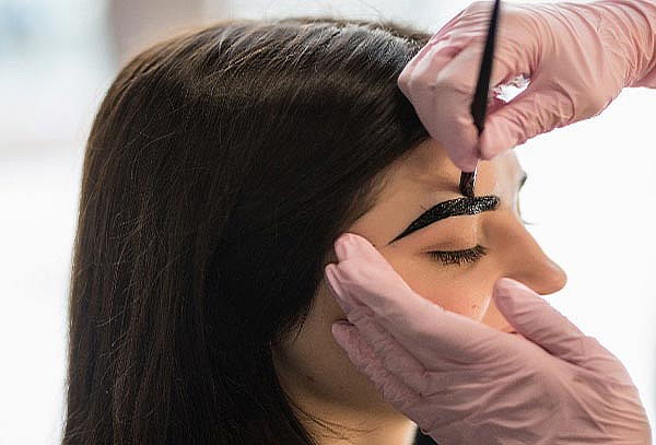 Pigmentación de cejas Henna + Depilación + Perfilado