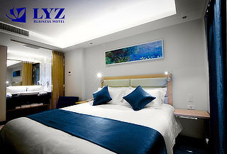 Noche de Romántica + Desayuno Buffet en Lyz Business Hotel