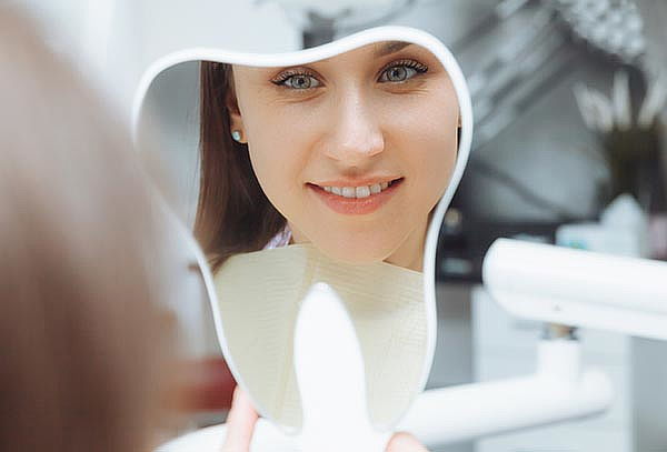 ¡Dientes Radiantes! Blanqueamiento Dental en Odontolux
