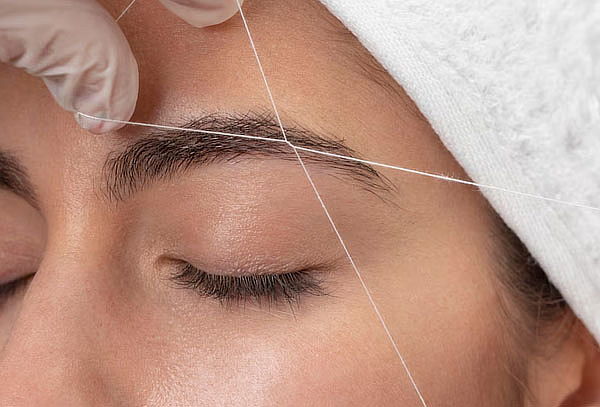 Depilación de Rostro Hindú + Planchado y Perfilado de Cejas 