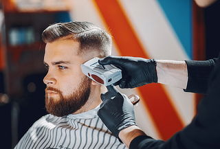 Corte de Cabello + Lavado + Perfilado de Cejas + Barba