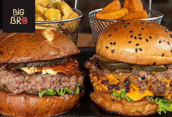 Burger Bro + American Bro + 2 Porciones de Papas + Dip 