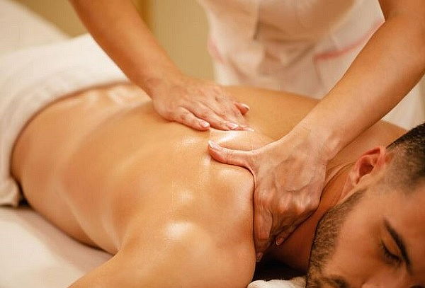 Masaje relajante cuerpo completo + limpieza facial 