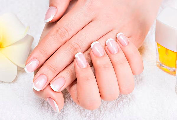 Manicure Tradicional + Fortalecedor de Cutícula +Exfoliación